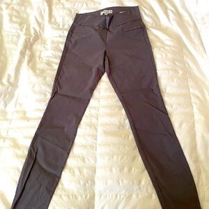 Guess stretchy grey pants. Good condition and fit amazing!